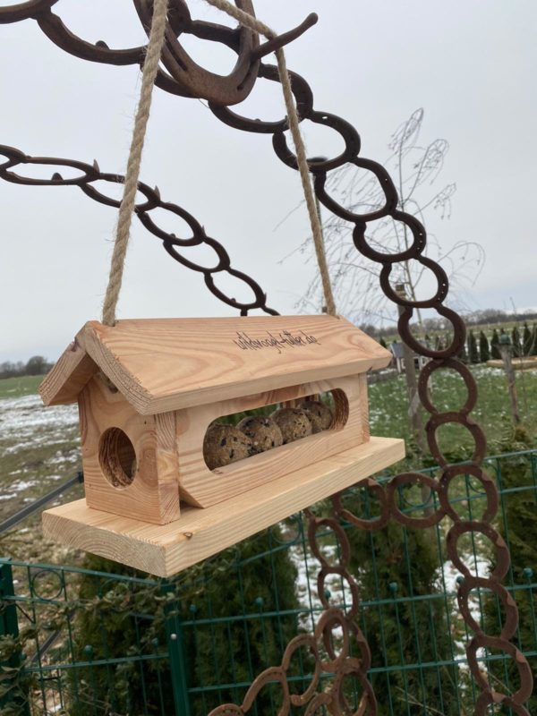 meisenknödelhalter mit schutzkorb